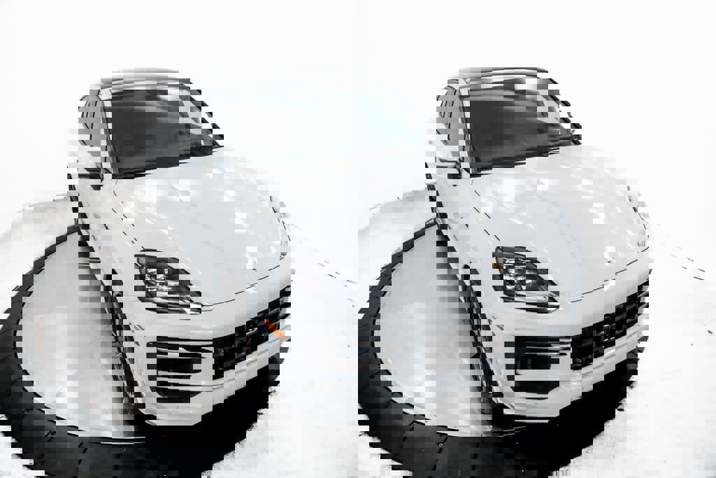 Certified 2025 Porsche Cayenne S image 40
