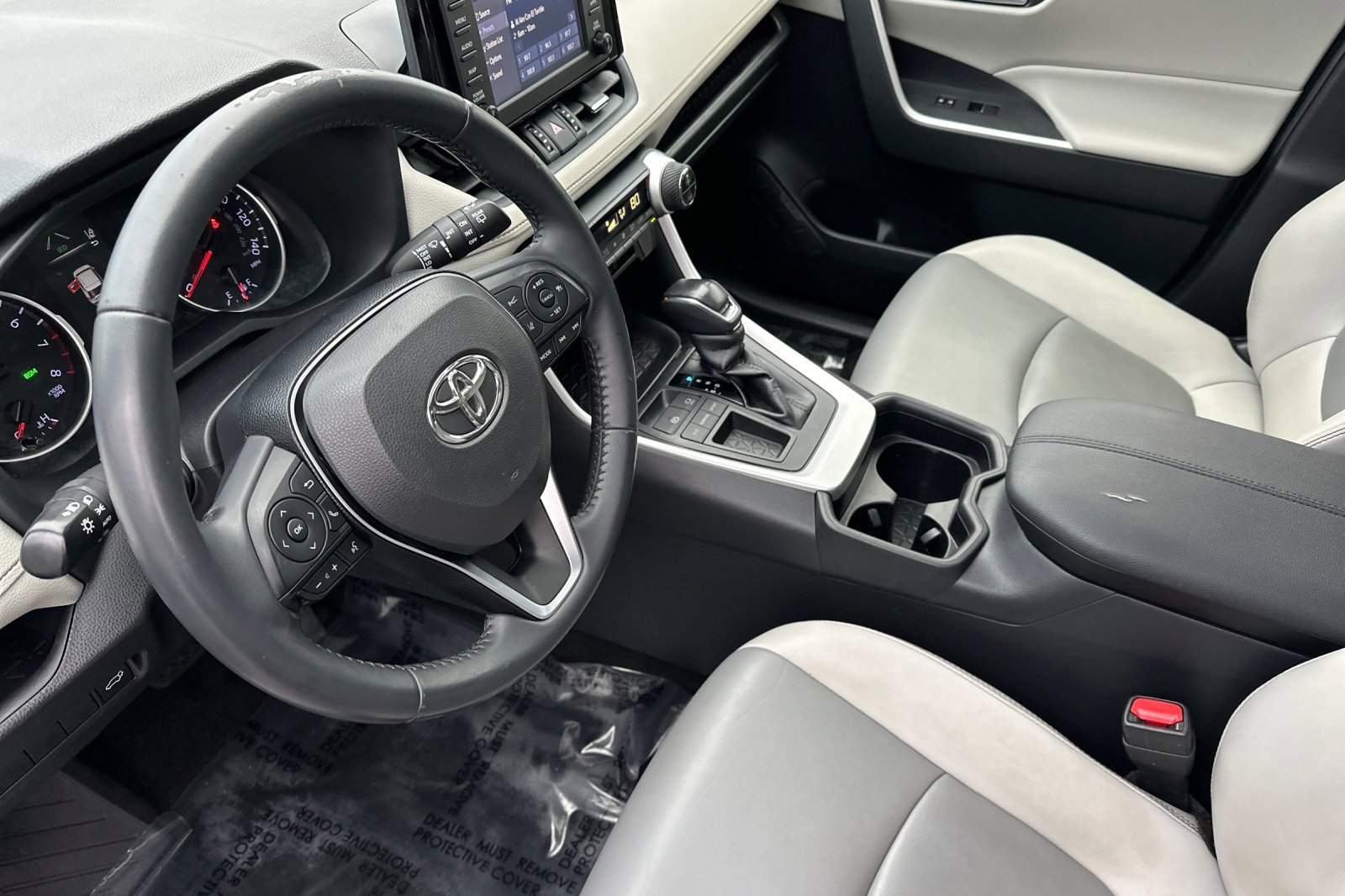 Used 2019 Toyota RAV4 XLE Premium image 13
