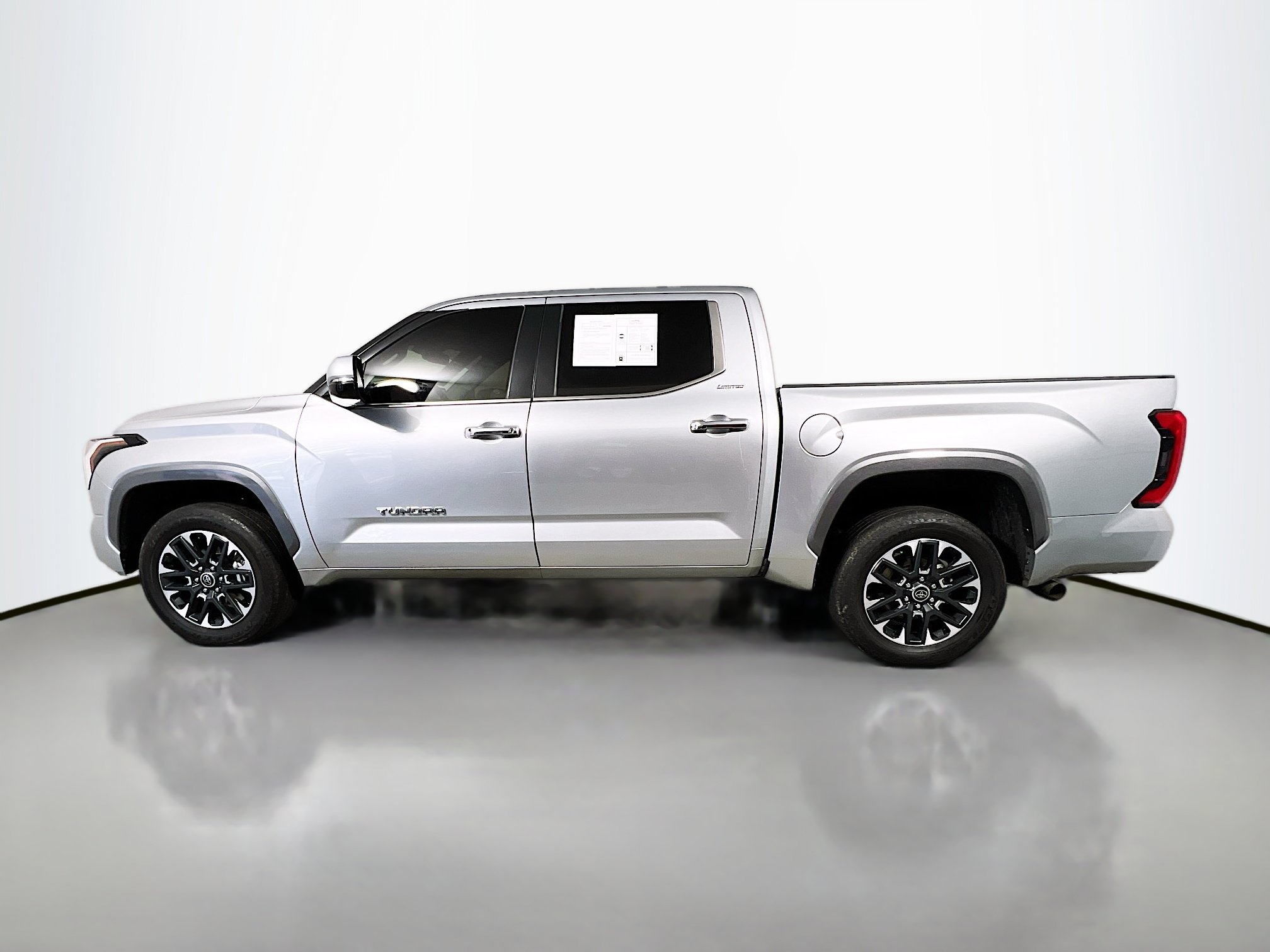 Used 2024 Toyota Tundra Limited AWD/4WD image 9