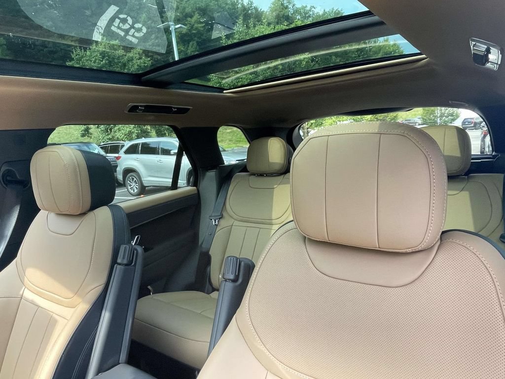 New 2026 Land Rover Range Rover Sport Dynamic SE AWD/4WD image 15