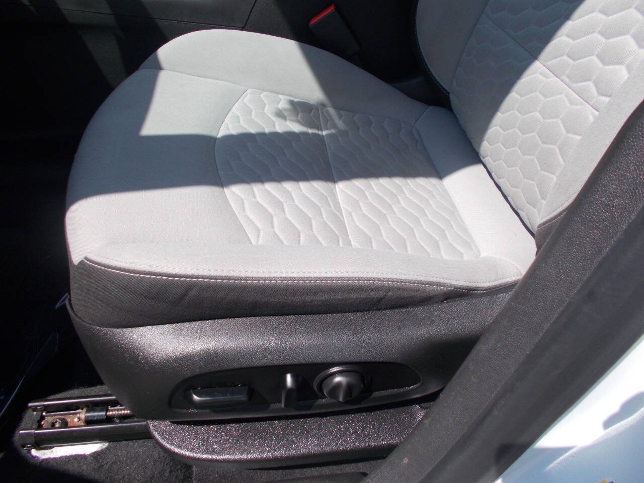 Used 2019 Chevrolet Equinox LS w/ LS Convenience Package AWD/4WD image 14