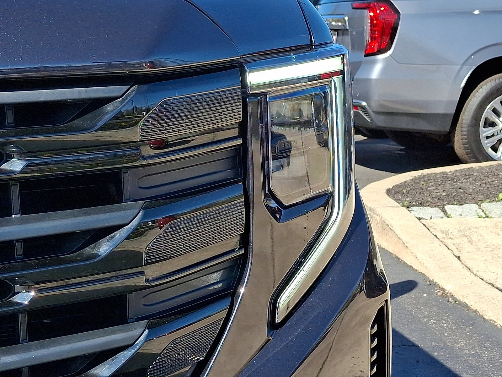 Used 2025 GMC Sierra 1500 Elevation AWD/4WD image 9