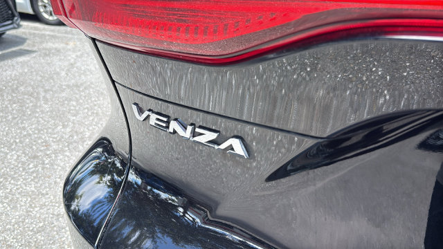Used 2023 Toyota Venza XLE AWD/4WD image 7
