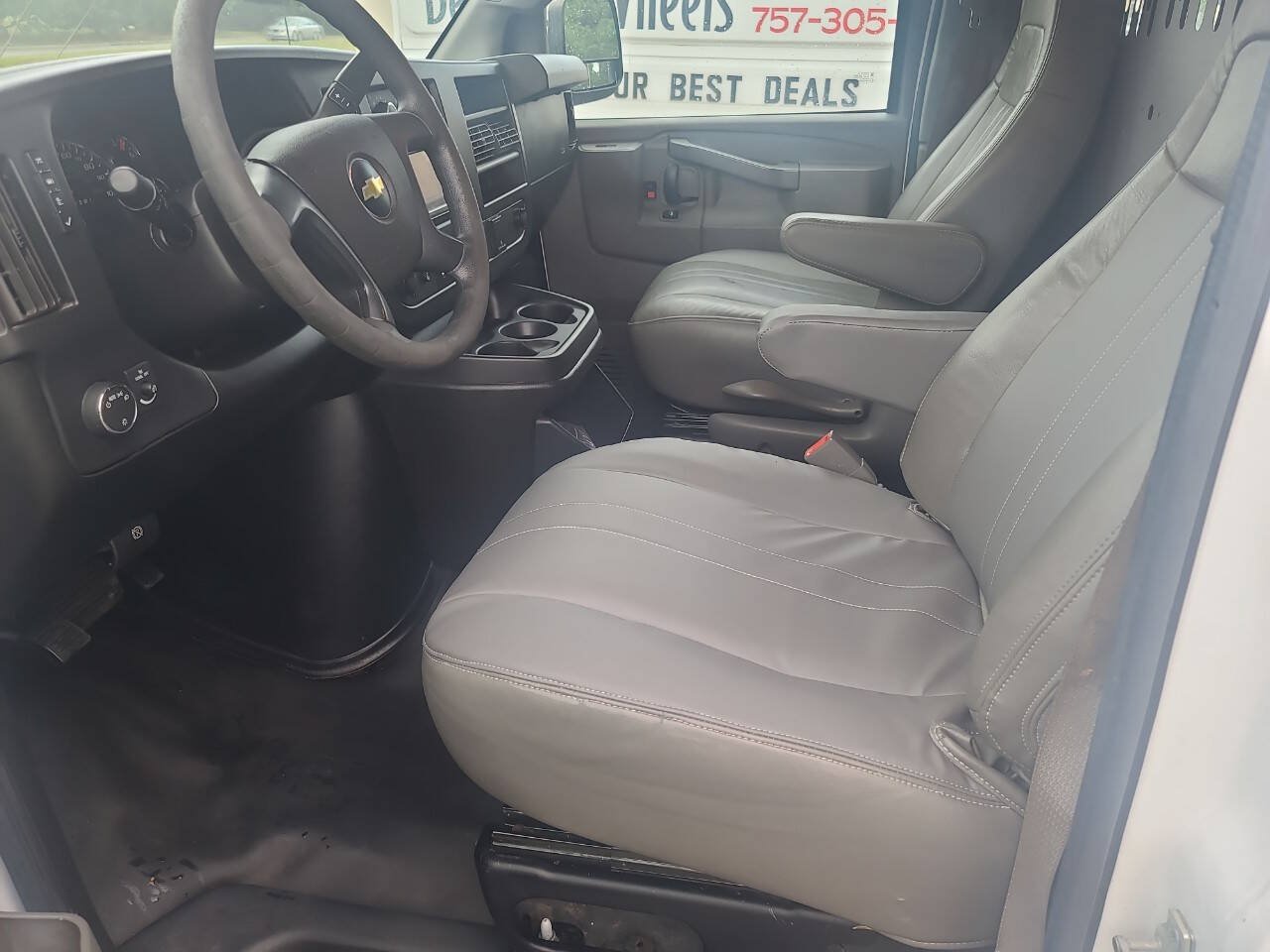 Used 2018 Chevrolet Express 2500 RWD image 12