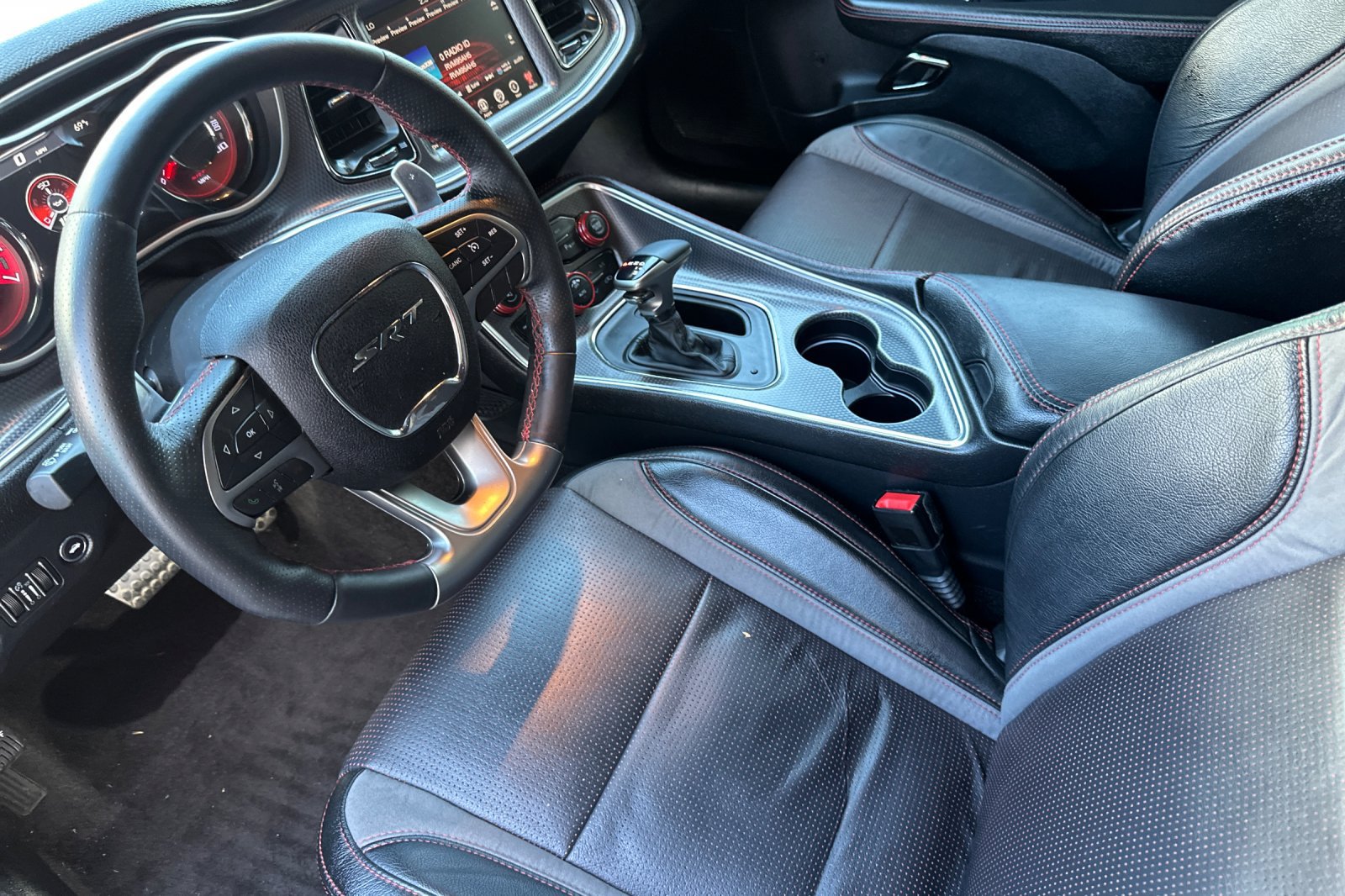 Used 2016 Dodge Challenger SRT Hellcat RWD image 10
