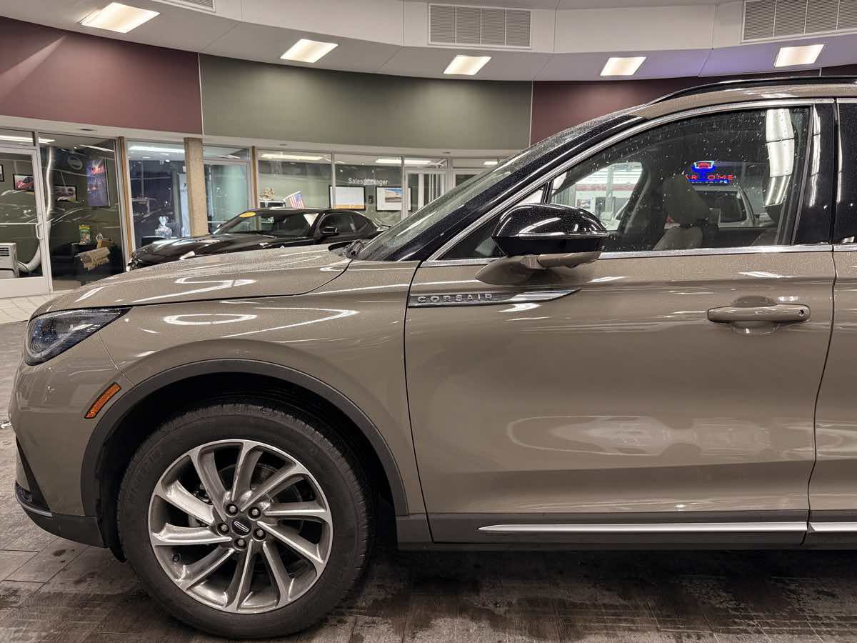 Used 2025 Lincoln Corsair AWD w/ Equipment Group 101A image 17