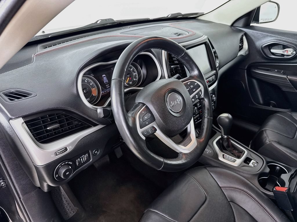 Used 2015 Jeep Cherokee Trailhawk w/ Comfort/Convenience Group AWD/4WD image 10