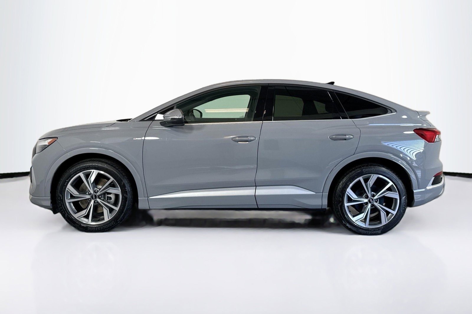 Used 2025 Audi Q4 e-tron Premium w/ Convenience Package image 8