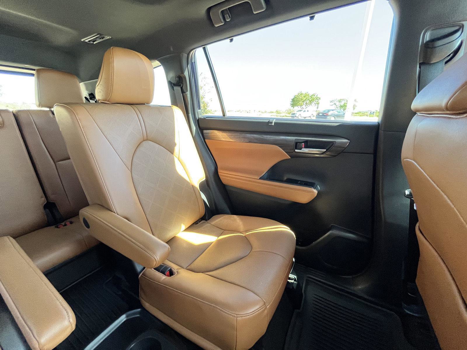Used 2023 Toyota Highlander Platinum image 40