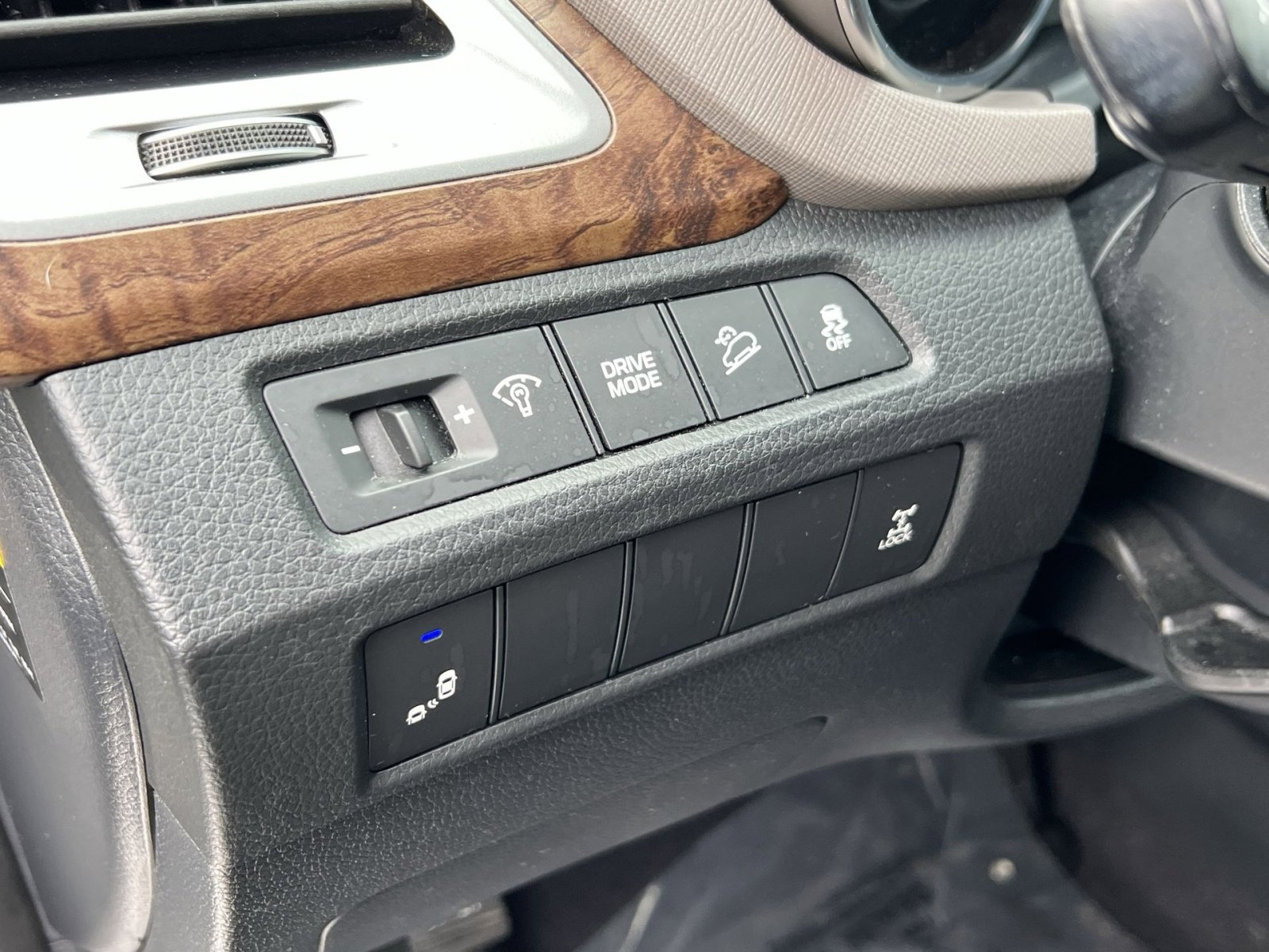 Used 2017 Hyundai Santa Fe Limited image 35