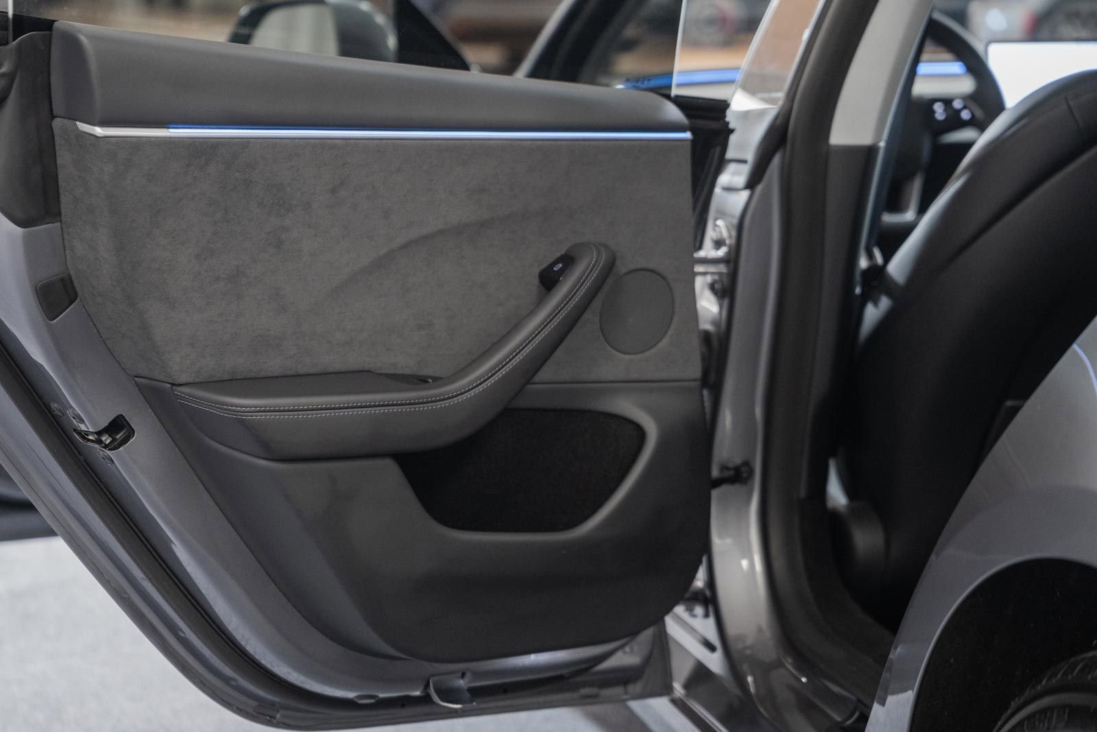 Used 2025 Tesla Model 3 Long Range image 37