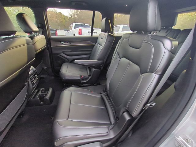 New 2025 Jeep Grand Cherokee L Limited w/ Black Appearance Package AWD/4WD image 32
