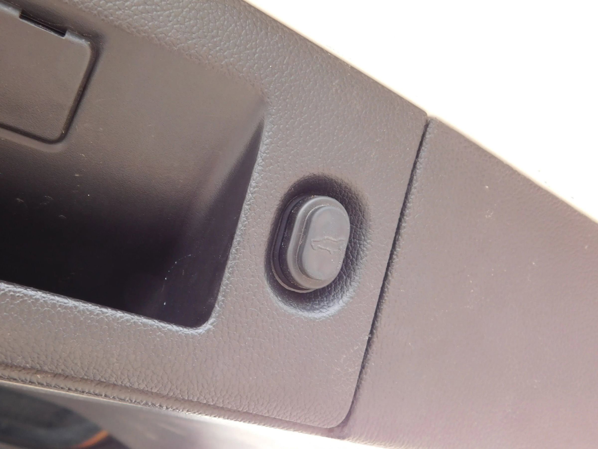 Used 2019 Chevrolet Suburban Premier w/ Premier Plus Edition AWD/4WD image 15