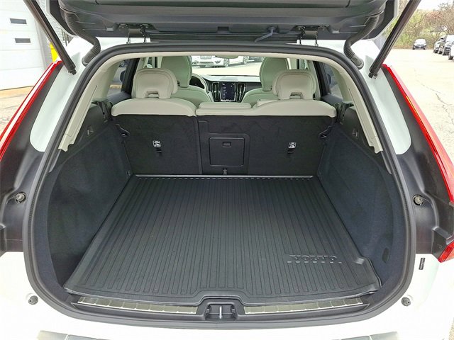 Used 2025 Volvo XC60 B5 Plus w/ Protection Package Premier image 27