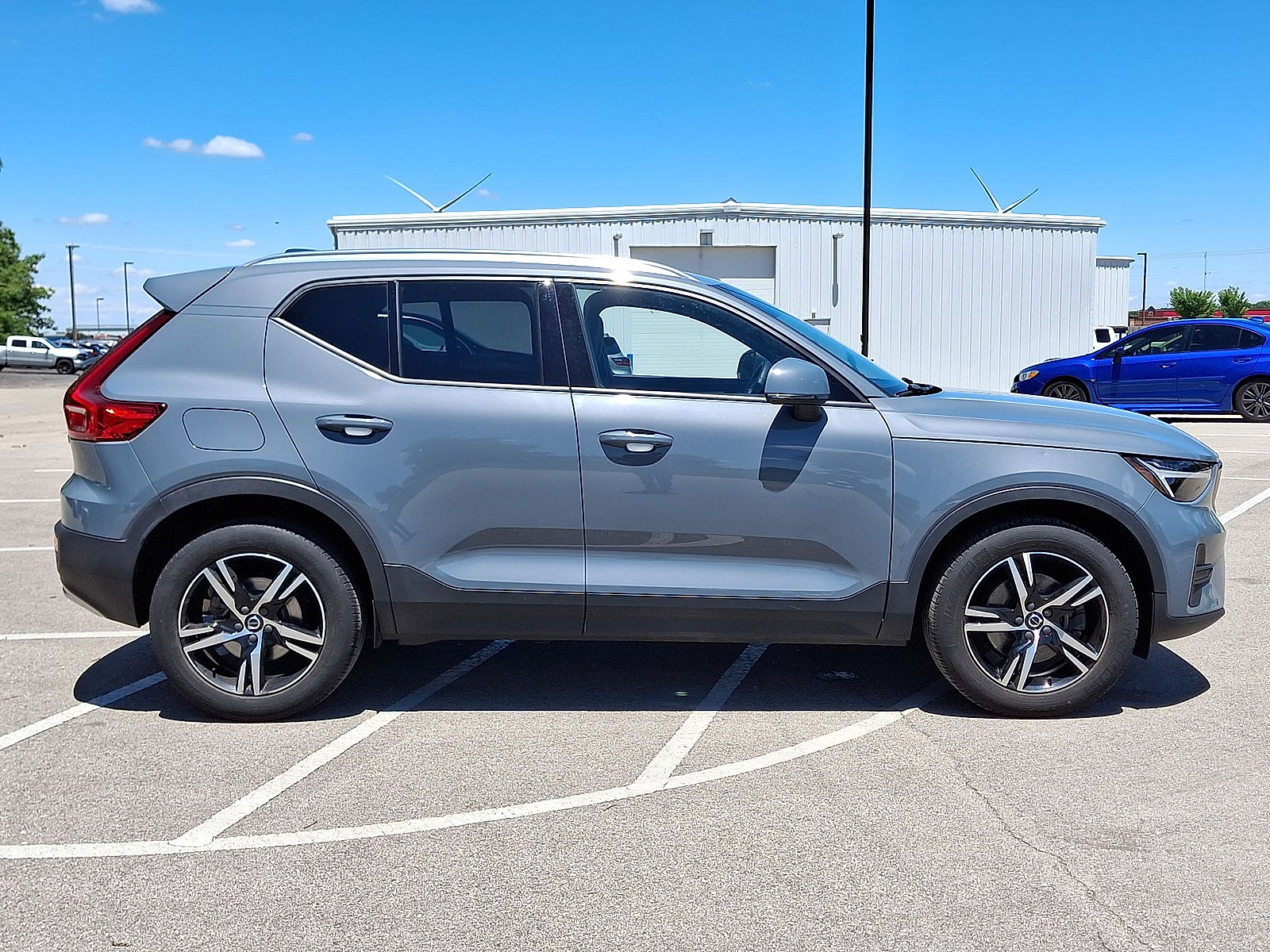 Used 2023 Volvo XC40 B5 Core AWD/4WD image 26