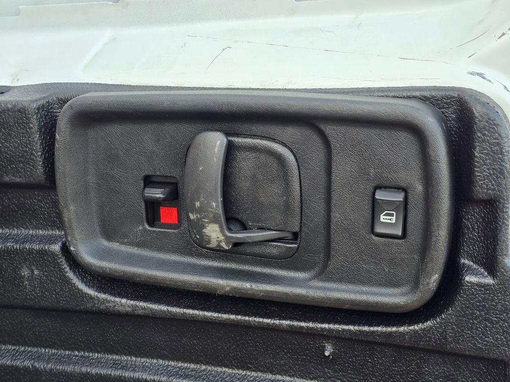 Used 2023 GMC Savana 3500 w/ Driver Convenience Package image 19