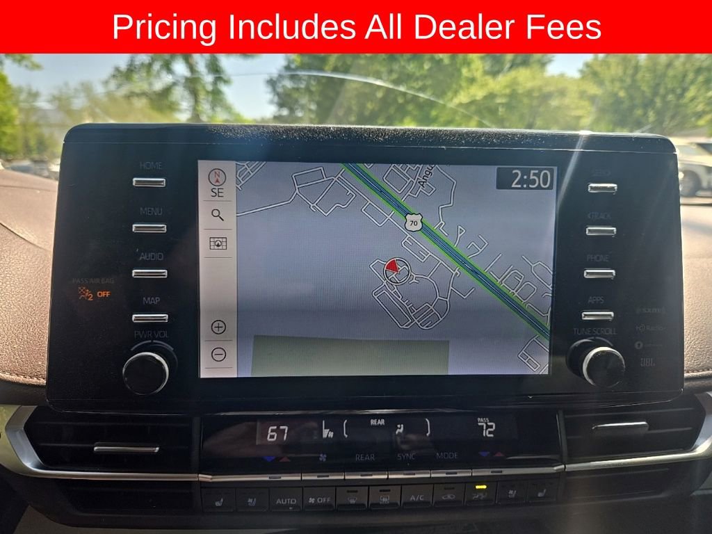 Used 2023 Toyota Sienna Platinum FWD image 2