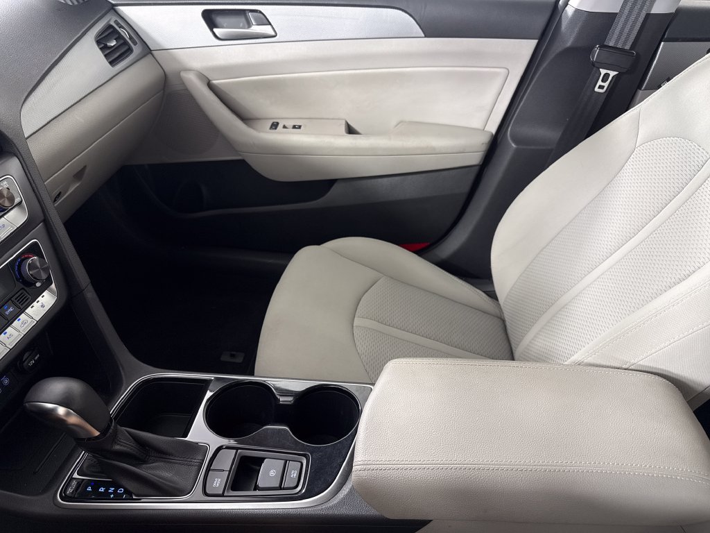 Used 2019 Hyundai Sonata SEL w/ Tech Package 02 FWD image 21