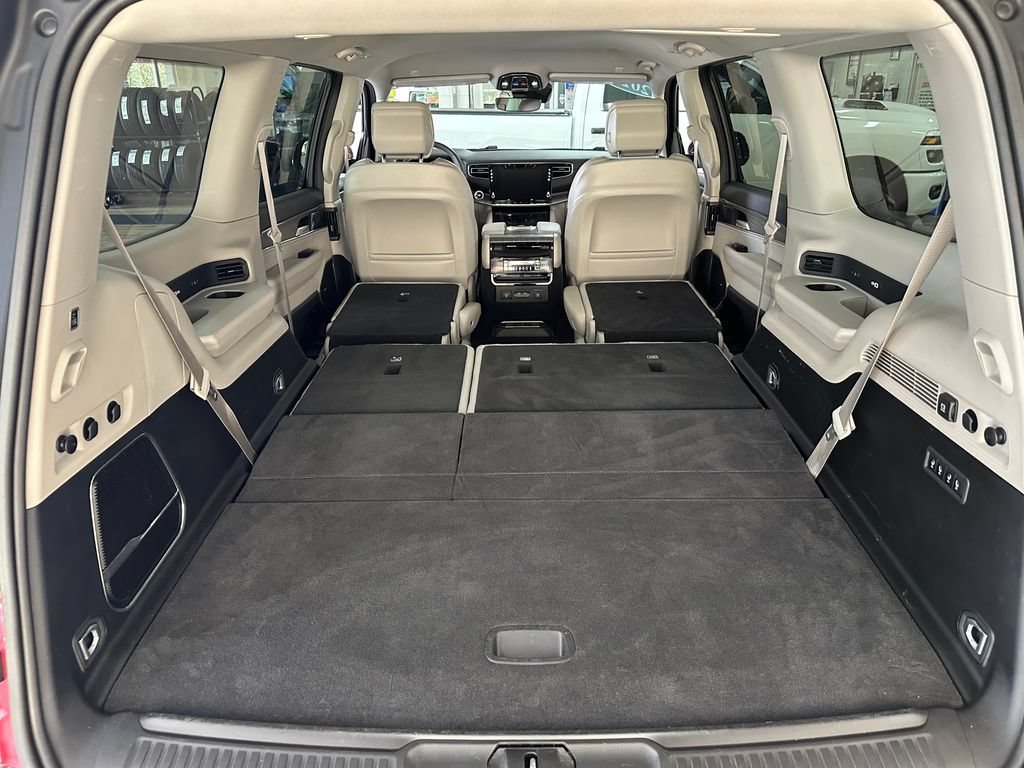 Certified 2024 Jeep Wagoneer Series III AWD/4WD image 44