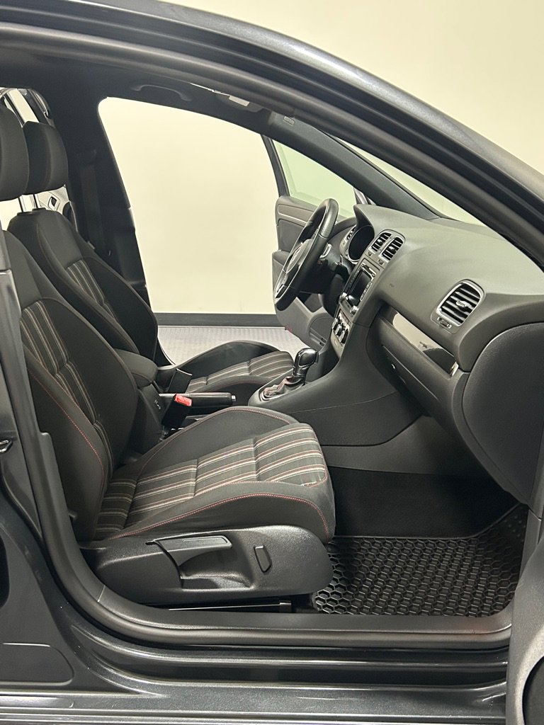 Used 2012 Volkswagen Golf 4-Door image 12