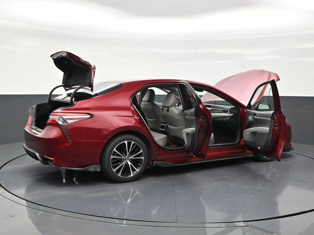 Used 2018 Toyota Camry SE FWD image 28