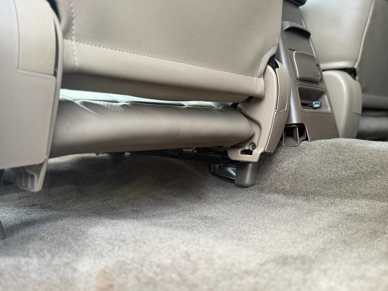 Used 2001 Toyota 4Runner SR5 image 41