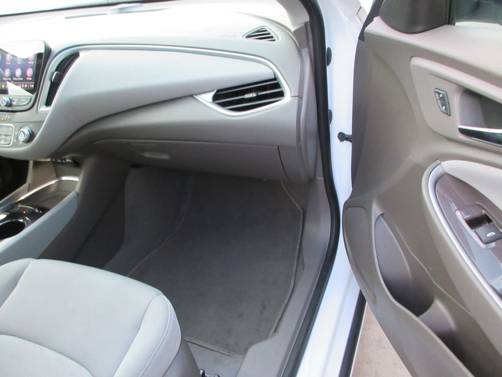 Used 2025 Chevrolet Malibu LT FWD image 18