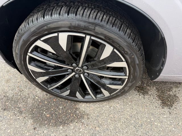 Used 2026 Volvo XC60 B5 Ultra w/ Protection Package Premier image 12