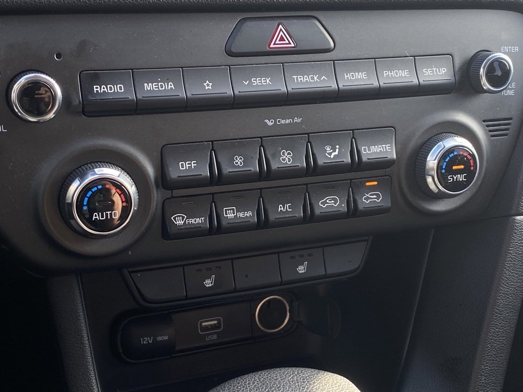 Certified 2022 Kia Sportage LX w/ LX FWD Value Edition Package image 16