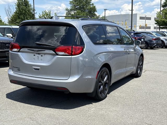 Used 2020 Chrysler Pacifica Touring-L FWD image 2