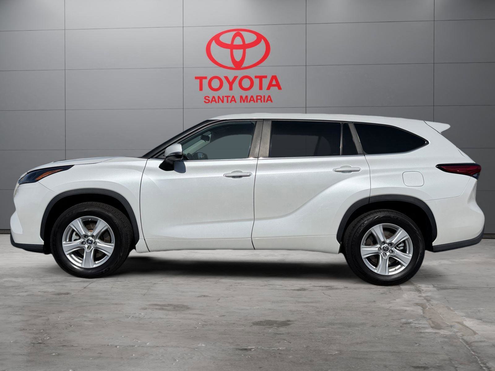 Used 2023 Toyota Highlander LE FWD image 20