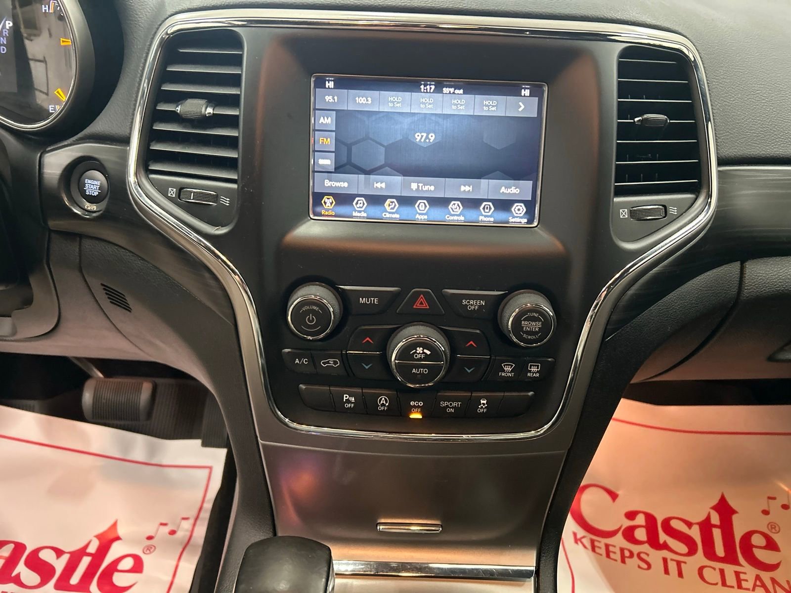 Used 2020 Jeep Grand Cherokee Laredo image 18