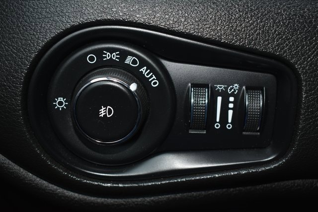 Used 2016 Jeep Renegade 75th Anniversary image 17