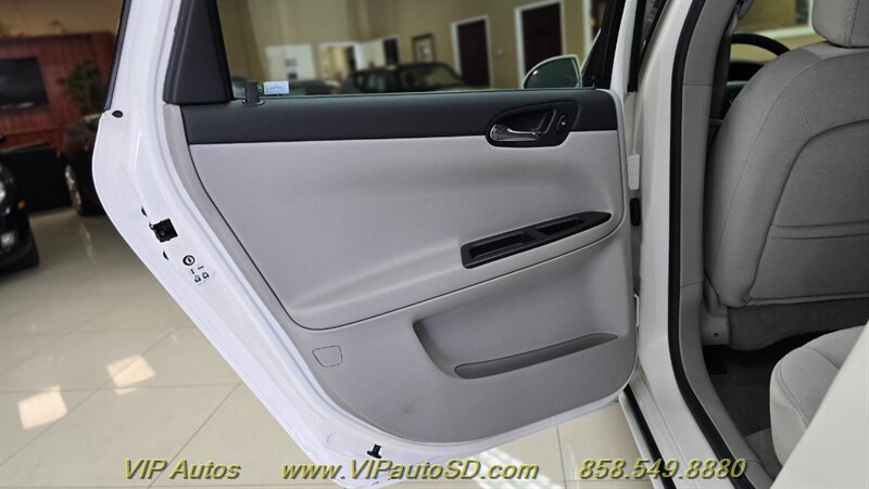 Used 2006 Chevrolet Impala LT FWD image 13