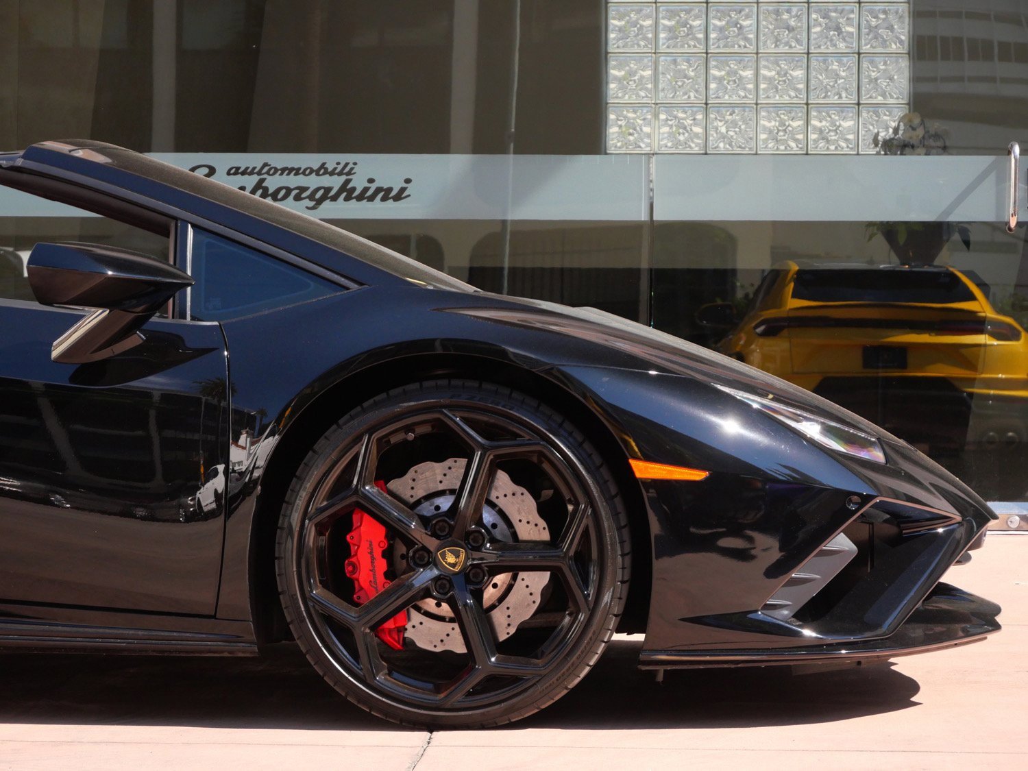 Used 2021 Lamborghini Huracan EVO image 9