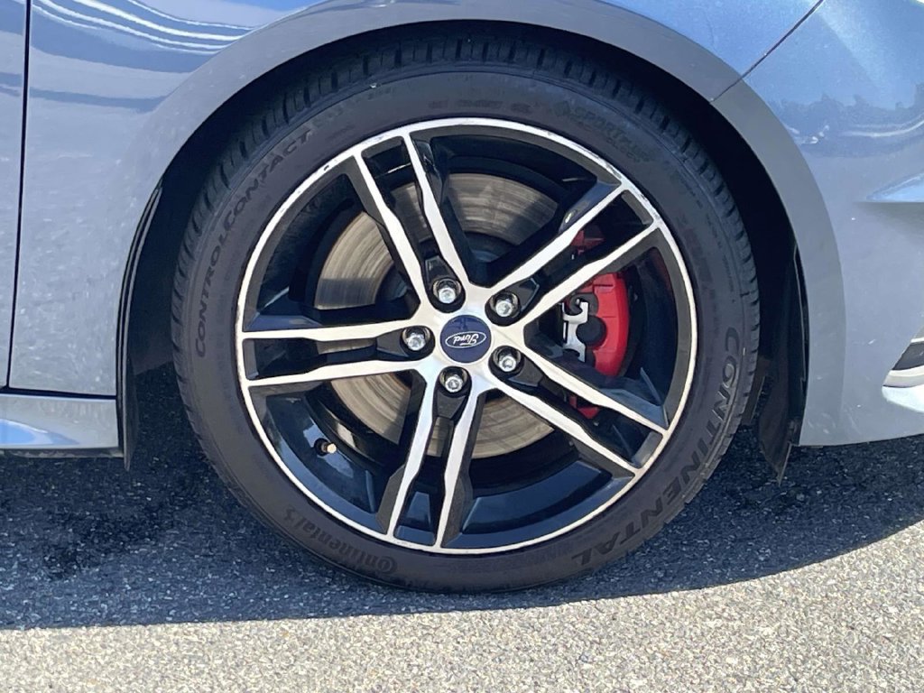 Used 2018 Ford Focus ST w/ Equipment Group 402A FWD image 10