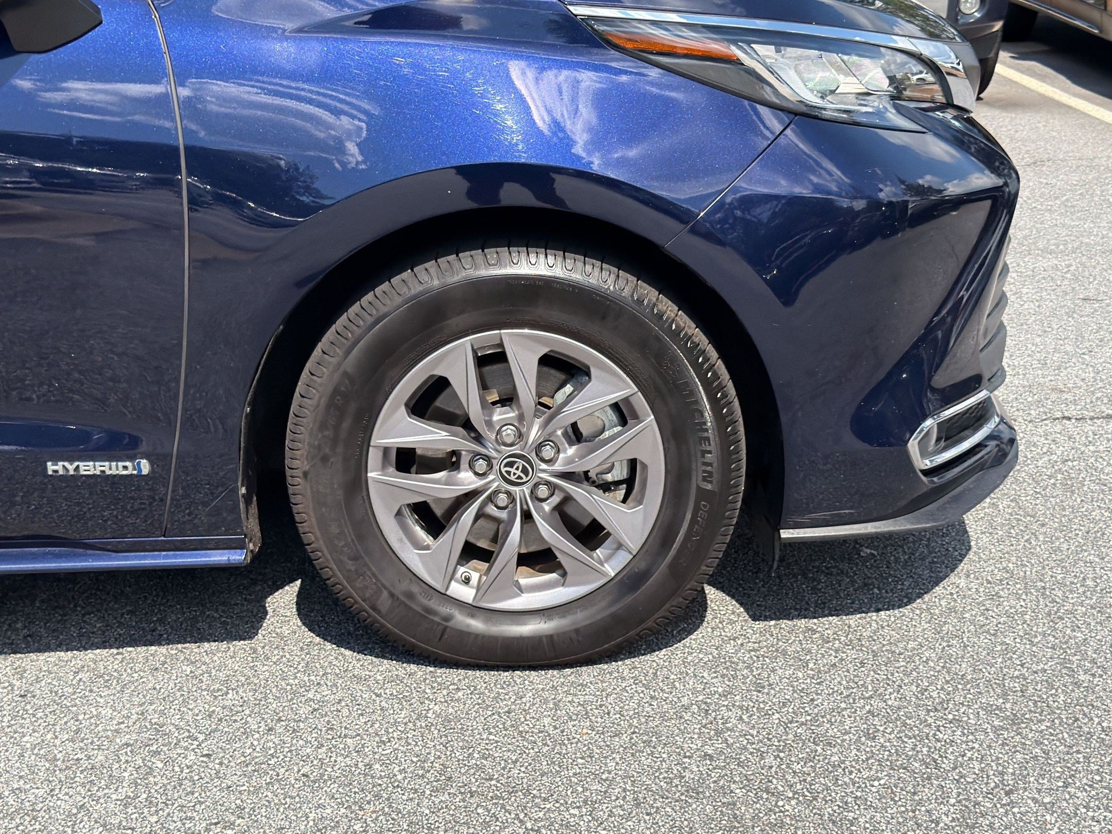 Used 2021 Toyota Sienna XLE FWD image 12