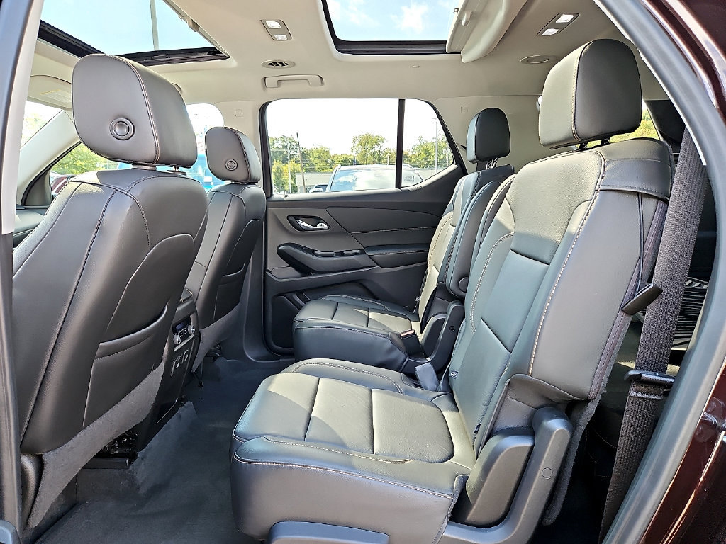 Used 2020 Chevrolet Traverse LT w/ LT Premium Package AWD/4WD image 12
