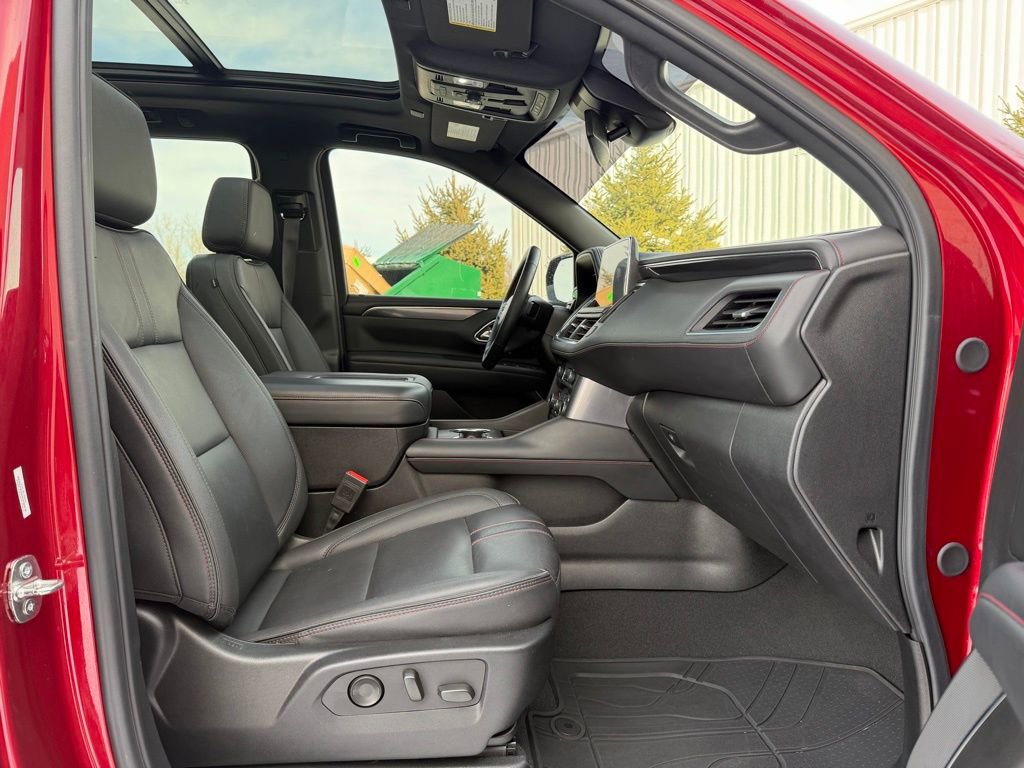 Used 2024 Chevrolet Suburban RST w/ Luxury Package image 32