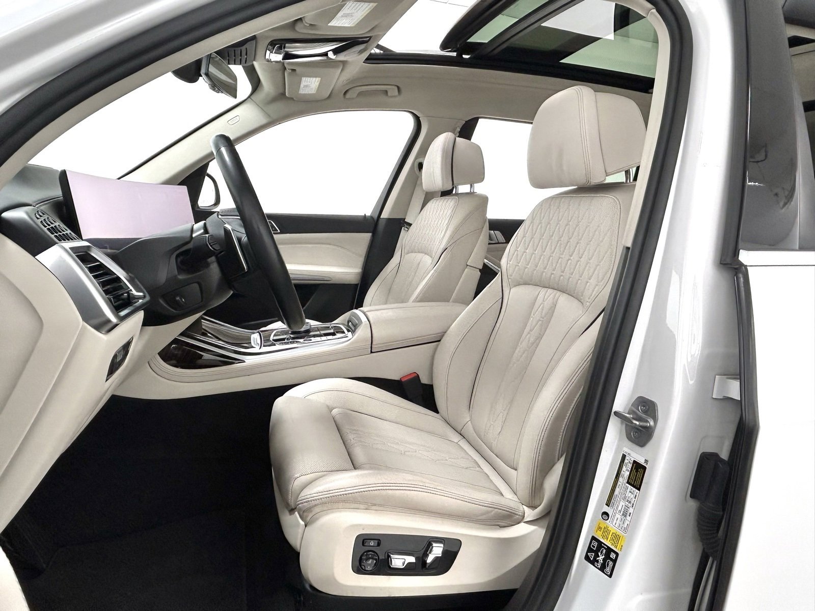 Used 2023 BMW X7 xDrive40i w/ Executive Package image 28