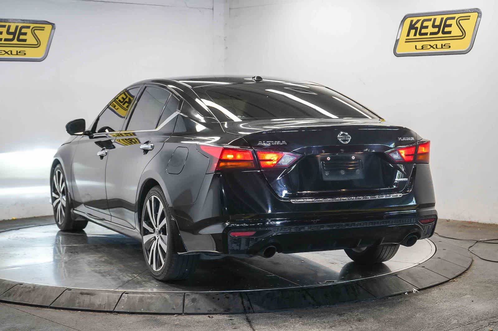 Used 2020 Nissan Altima 2.0 Platinum image 2