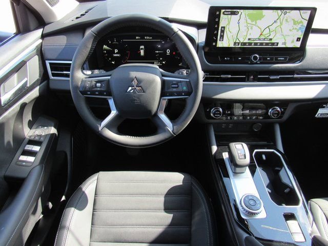 New 2025 Mitsubishi Outlander SE image 11