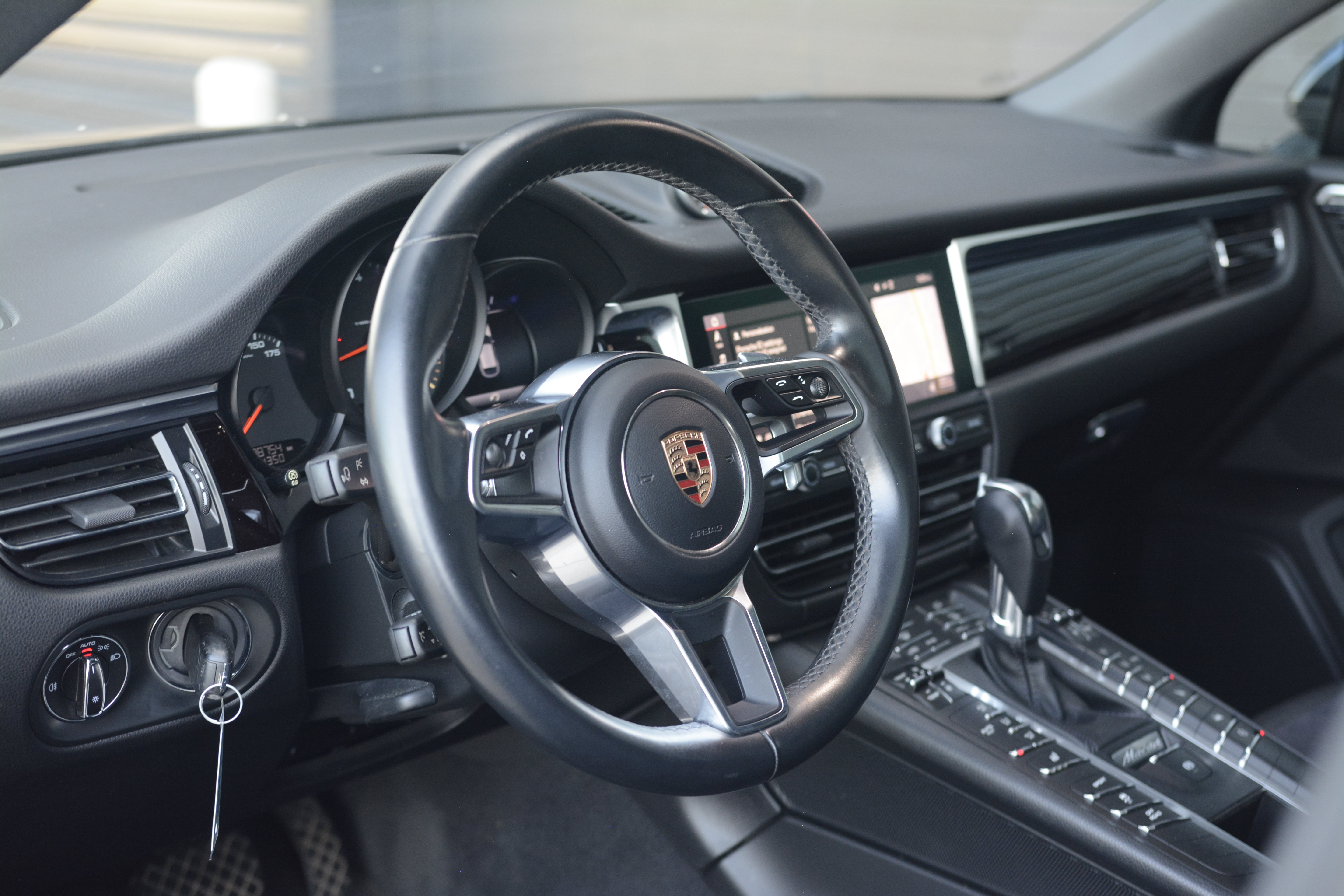 Certified 2019 Porsche Macan AWD/4WD image 4