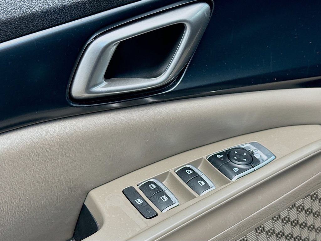 Certified 2025 Kia Carnival FWD image 21