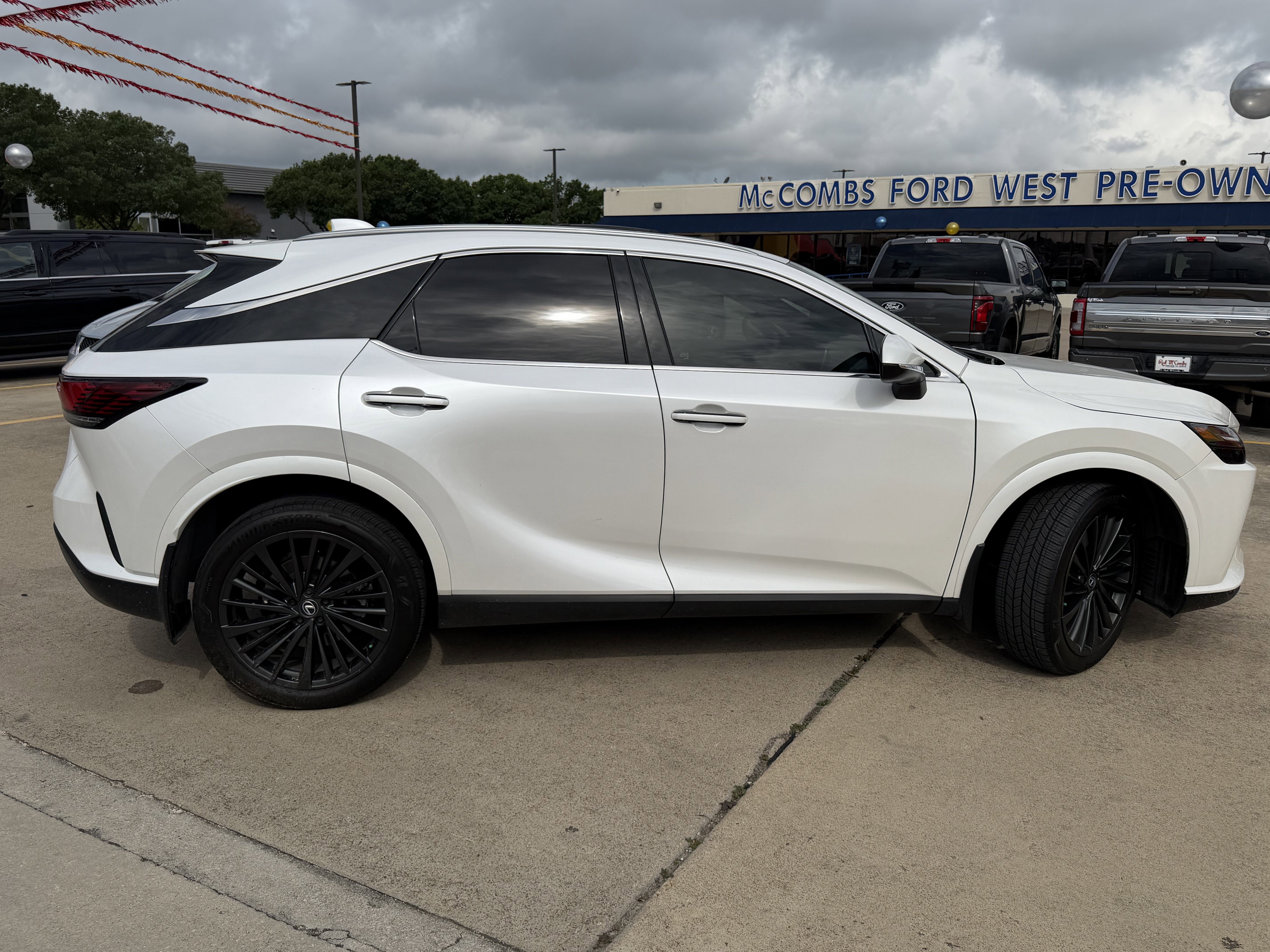 Used 2024 Lexus RX 350 Premium w/ Accessory Package (Z1) FWD image 4