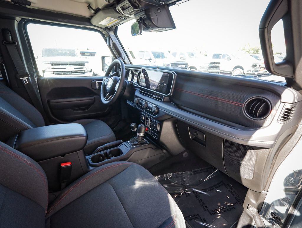 Used 2025 Jeep Wrangler Unlimited Rubicon AWD/4WD image 21