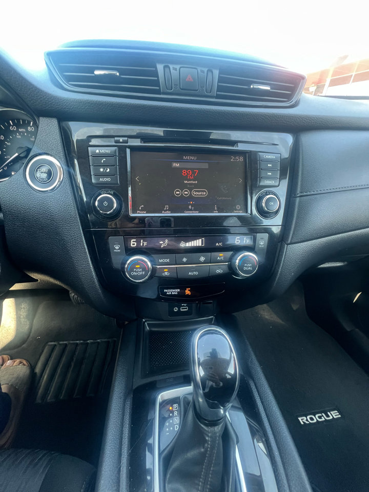 Used 2019 Nissan Rogue SV image 15