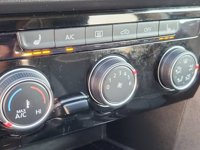 Certified 2023 Volkswagen Taos SE w/ Panoramic Sunroof Package AWD/4WD image 21