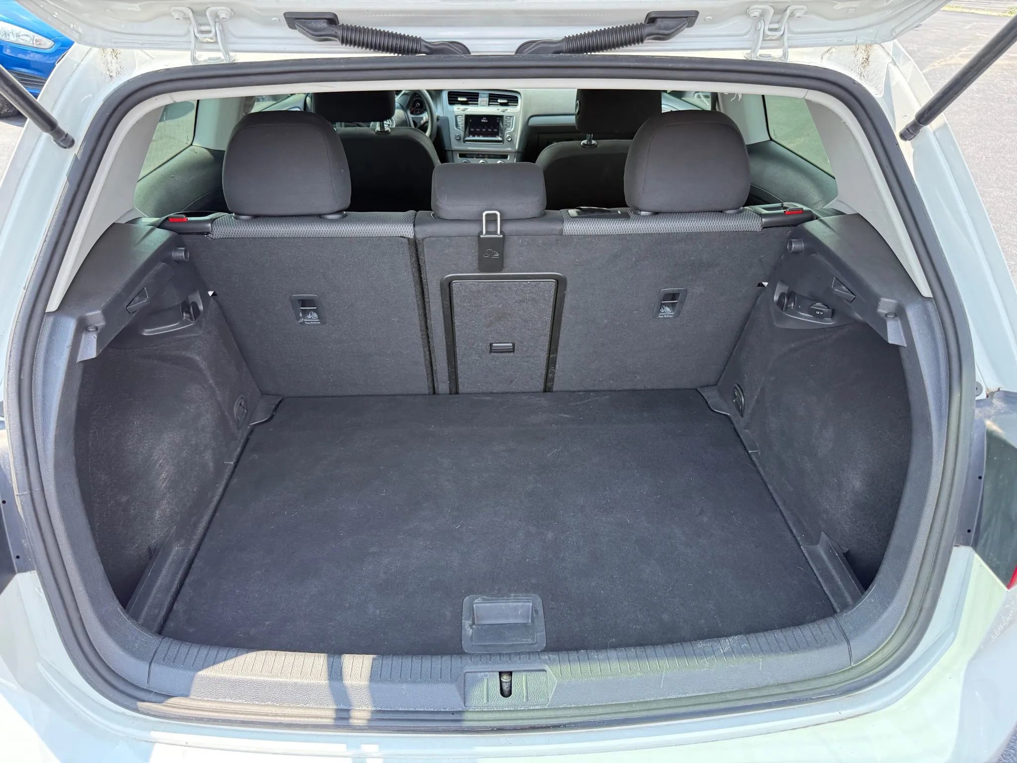 Used 2015 Volkswagen Golf S image 34