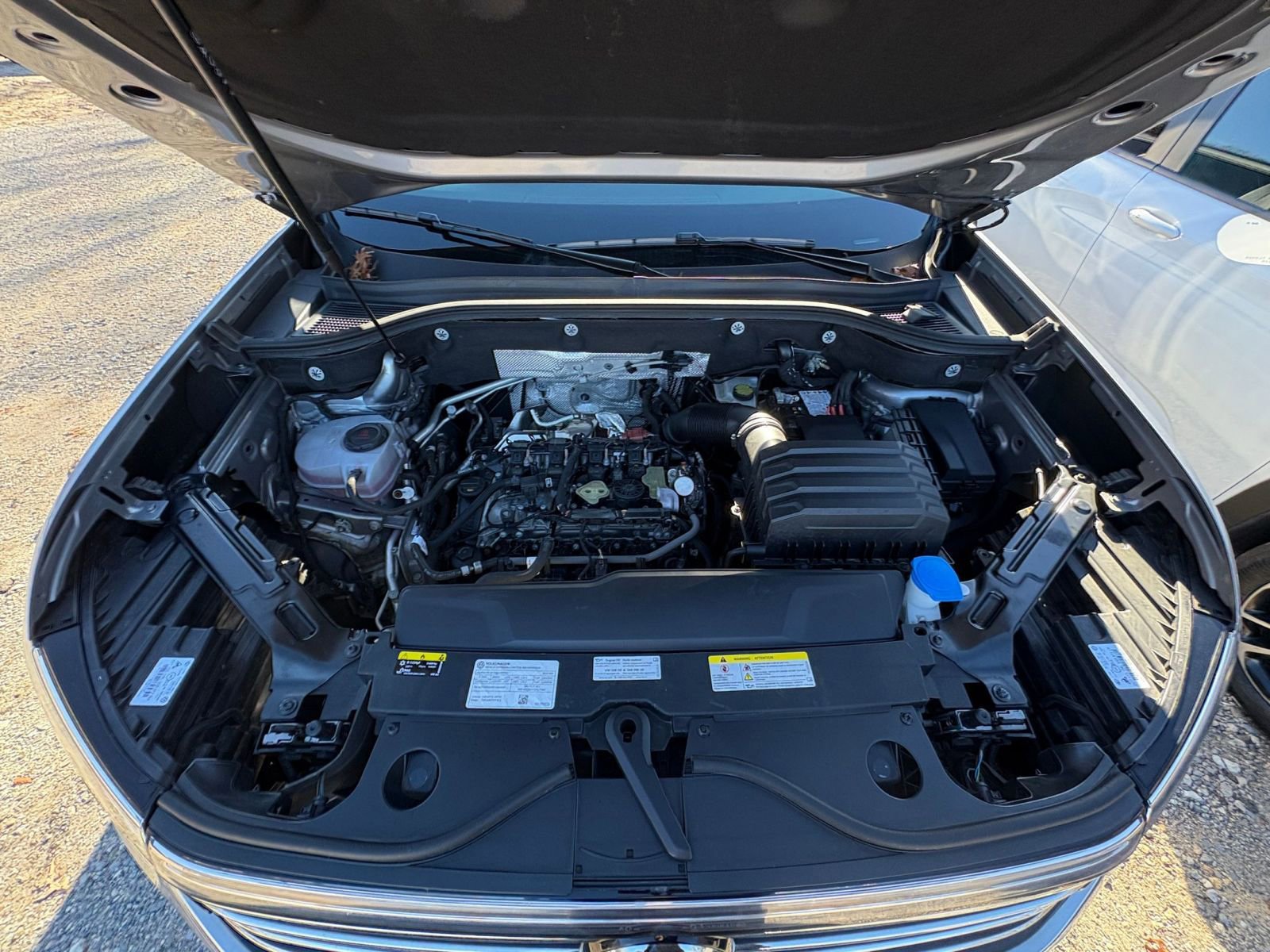 Used 2025 Volkswagen Atlas SE image 28